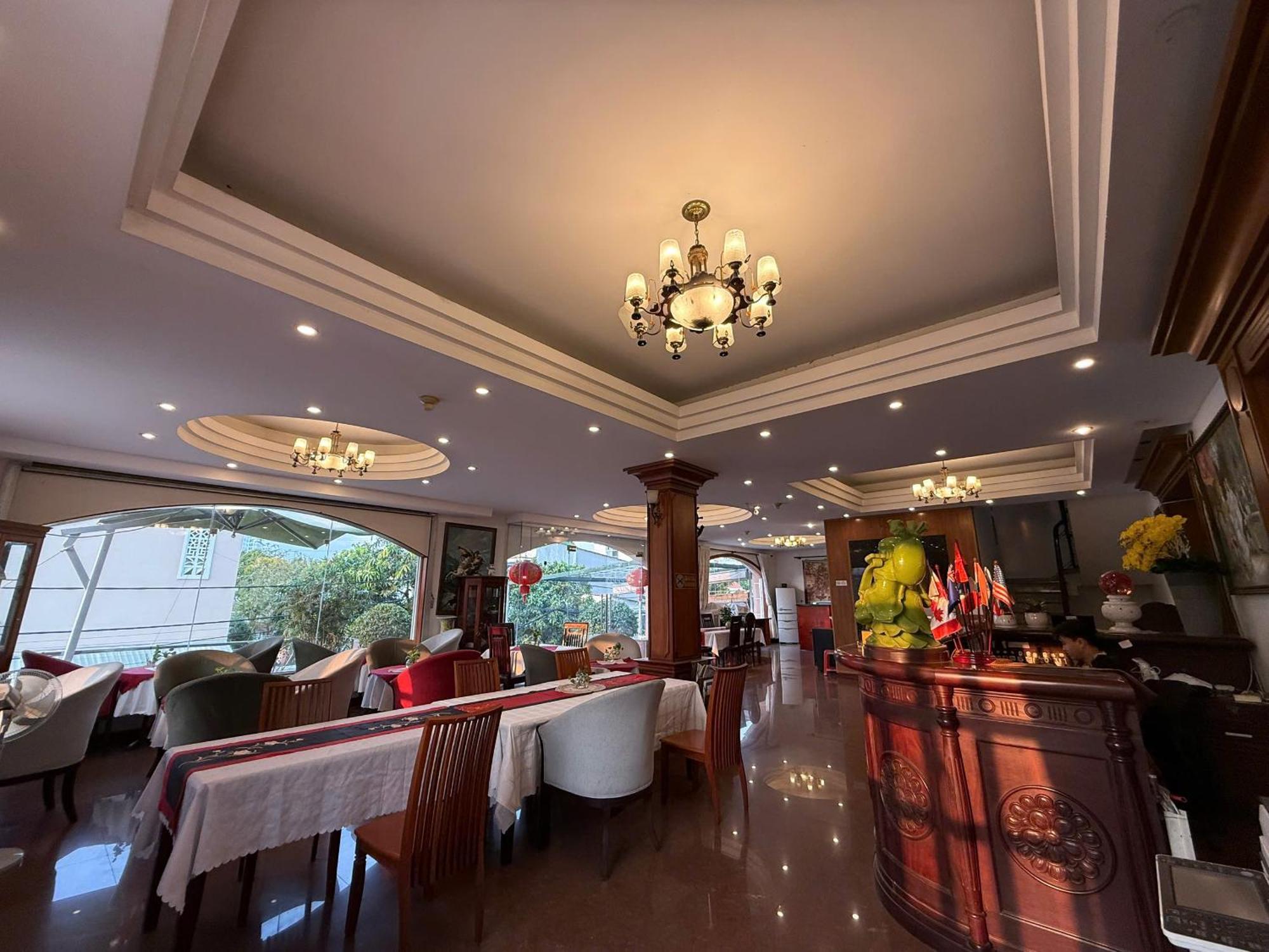 Hoa Phat & Khách sạn hẻo lánh