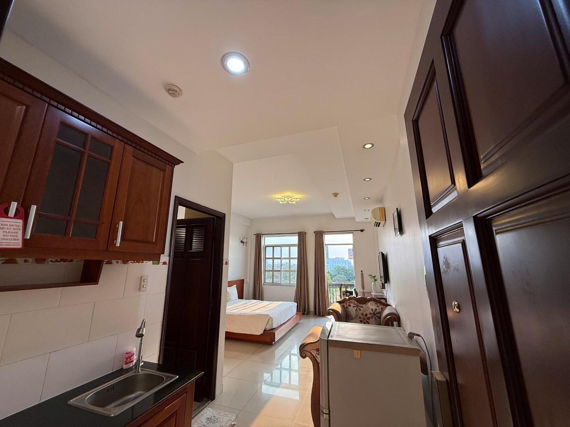 Khách sạn hẻo lánh Hoa Phat &